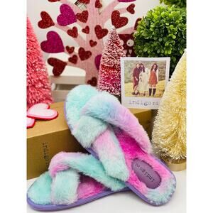 Women’s Slippers Size 8 IRRICKY Pastel Faux Fur Crossed Top